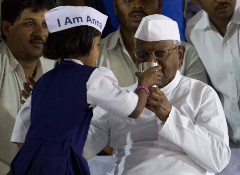 Indian Parliament Passes Anti-Corruption Bill as Hazare Calls Off Fast