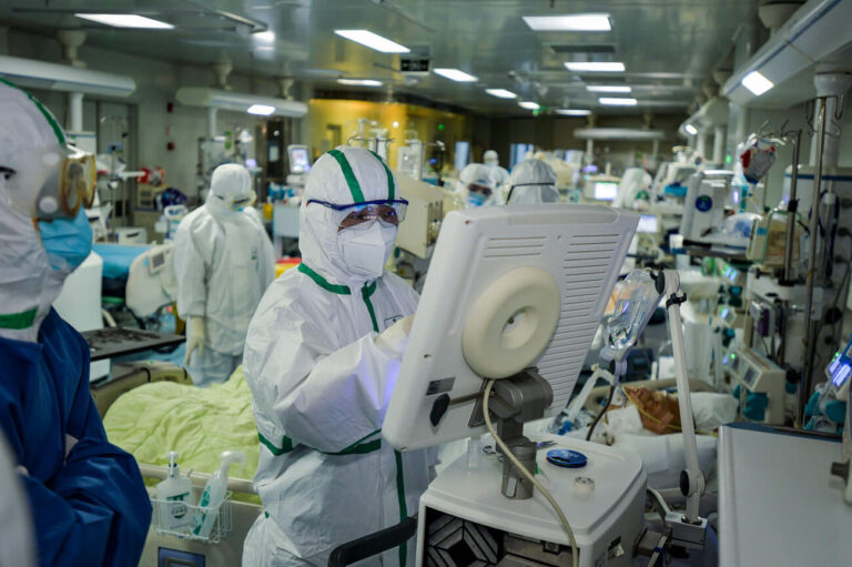 Pandemic, Prosecutions Aside, Bribery Persists in Chinese Hospitals