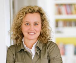 Elizabeth Foy Larsen